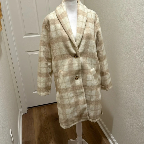 Pink Lily Jackets & Blazers - Pink Lily Crème Plaid Shacket Coat